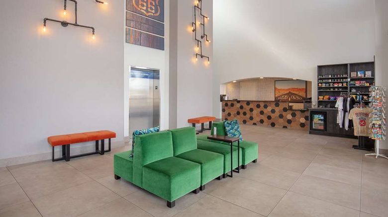 <b>Best Western Plus King's Inn & Suites Lobby</b>. Images powered by <a href="https://iceportal.shijigroup.com/" title="IcePortal" target="_blank">IcePortal</a>.