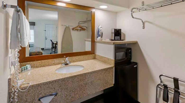 <b>Best Western Desert Inn Room</b>. Images powered by <a href="https://iceportal.shijigroup.com/" title="IcePortal" target="_blank">IcePortal</a>.