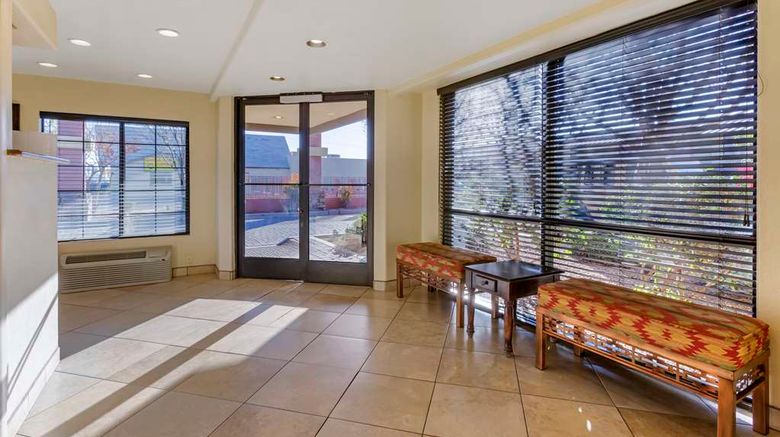 <b>Best Western Desert Inn Lobby</b>. Images powered by <a href="https://iceportal.shijigroup.com/" title="IcePortal" target="_blank">IcePortal</a>.