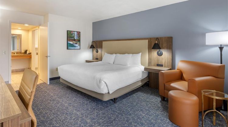 Best Western Plus a Wayfarer's Inn Room