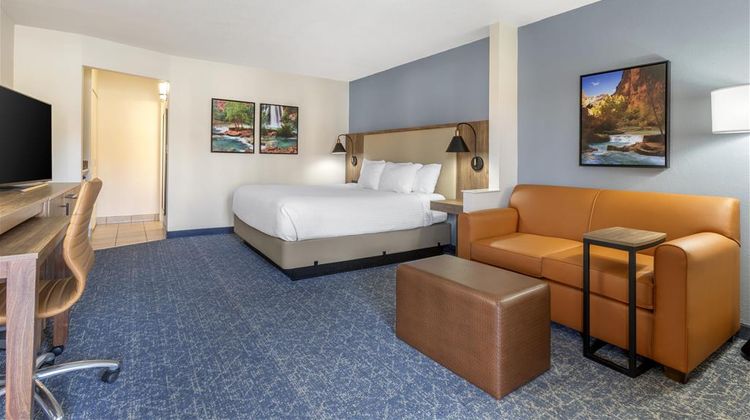 Best Western Plus a Wayfarer's Inn Suite