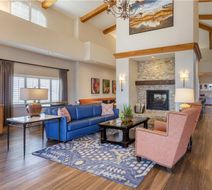 Best Western Plus a Wayfarer's Inn Lobby