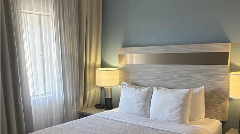 <b>SureStay InnSuites Phoenix Hotel & Suite Room</b>. Images powered by <a href="https://iceportal.shijigroup.com/" title="IcePortal" target="_blank">IcePortal</a>.