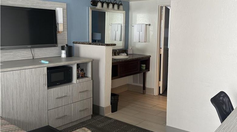 <b>SureStay InnSuites Phoenix Hotel & Suite Room</b>. Images powered by <a href="https://iceportal.shijigroup.com/" title="IcePortal" target="_blank">IcePortal</a>.
