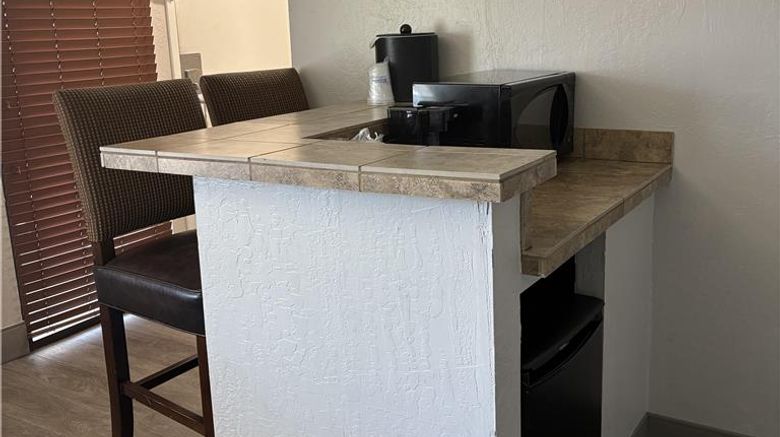 <b>SureStay InnSuites Phoenix Hotel & Suite Room</b>. Images powered by <a href="https://iceportal.shijigroup.com/" title="IcePortal" target="_blank">IcePortal</a>.