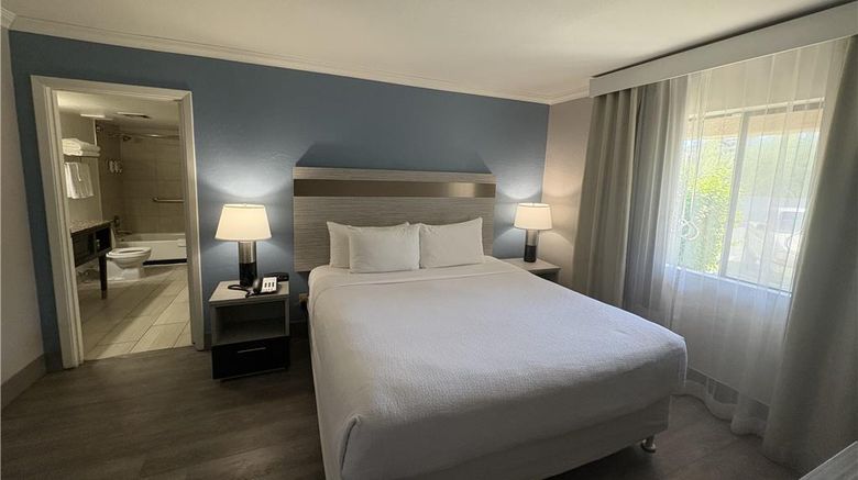 <b>SureStay InnSuites Phoenix Hotel & Suite Room</b>. Images powered by <a href="https://iceportal.shijigroup.com/" title="IcePortal" target="_blank">IcePortal</a>.