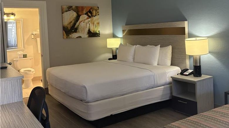 <b>SureStay InnSuites Phoenix Hotel & Suite Room</b>. Images powered by <a href="https://iceportal.shijigroup.com/" title="IcePortal" target="_blank">IcePortal</a>.