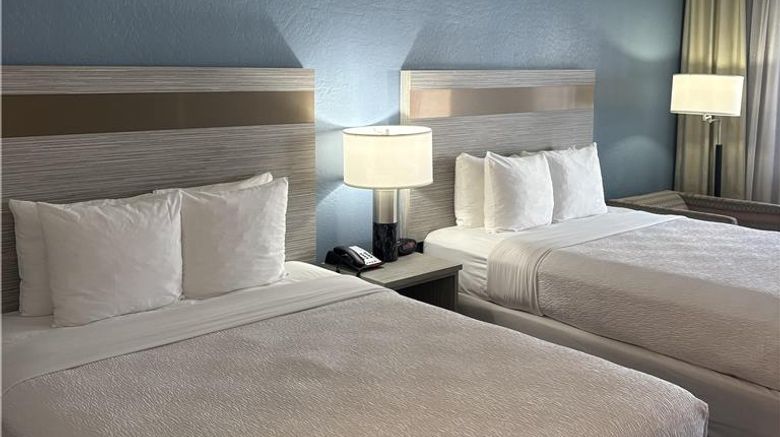 <b>SureStay InnSuites Phoenix Hotel & Suite Room</b>. Images powered by <a href="https://iceportal.shijigroup.com/" title="IcePortal" target="_blank">IcePortal</a>.