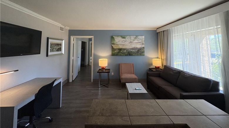 <b>SureStay InnSuites Phoenix Hotel & Suite Room</b>. Images powered by <a href="https://iceportal.shijigroup.com/" title="IcePortal" target="_blank">IcePortal</a>.