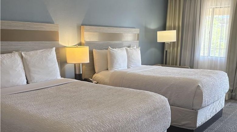 <b>SureStay InnSuites Phoenix Hotel & Suite Room</b>. Images powered by <a href="https://iceportal.shijigroup.com/" title="IcePortal" target="_blank">IcePortal</a>.