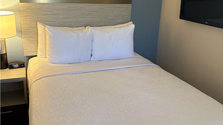 <b>SureStay InnSuites Phoenix Hotel & Suite Room</b>. Images powered by <a href="https://iceportal.shijigroup.com/" title="IcePortal" target="_blank">IcePortal</a>.