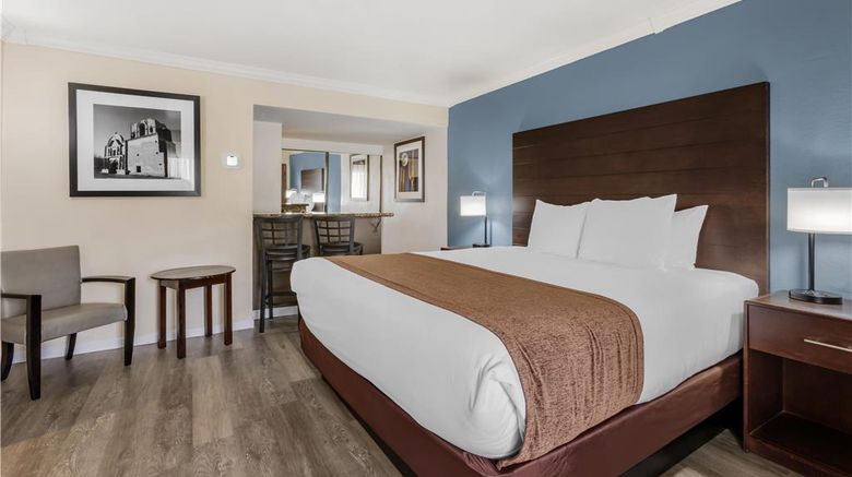 <b>Best Western InnSuites Tucson Foothills Suite</b>. Images powered by <a href="https://iceportal.shijigroup.com/" title="IcePortal" target="_blank">IcePortal</a>.