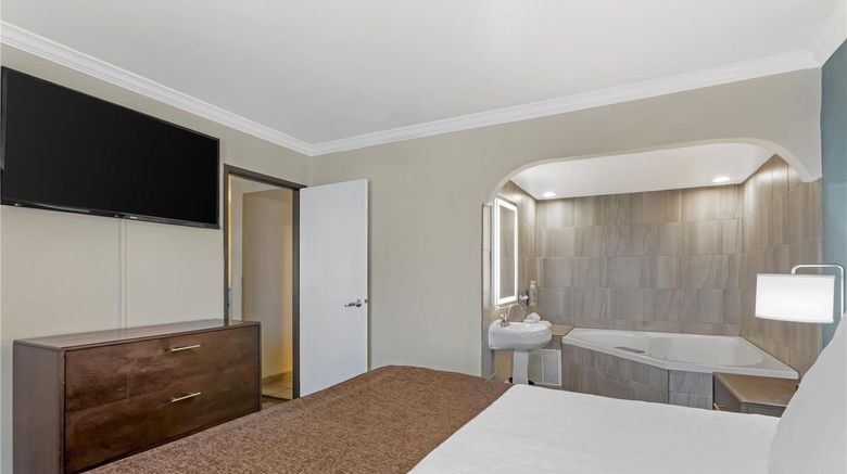 <b>Best Western InnSuites Tucson Foothills Suite</b>. Images powered by <a href="https://iceportal.shijigroup.com/" title="IcePortal" target="_blank">IcePortal</a>.