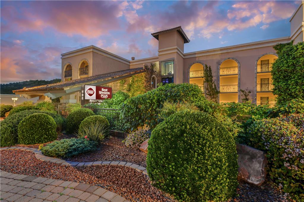 Sedona Hotels Near Cowboy Club Grille and Spirits- GDS Codes