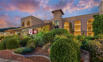 Best Western Plus Arroyo Roble Hotel