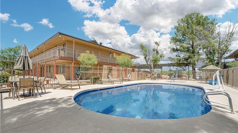 <b>Best Western Cottonwood Inn Pool</b>. Images powered by <a href="https://iceportal.shijigroup.com/" title="IcePortal" target="_blank">IcePortal</a>.