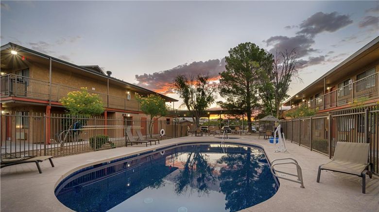<b>Best Western Cottonwood Inn Pool</b>. Images powered by <a href="https://iceportal.shijigroup.com/" title="IcePortal" target="_blank">IcePortal</a>.