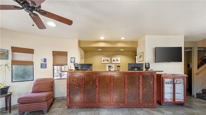 <b>Best Western Cottonwood Inn Lobby</b>. Images powered by <a href="https://iceportal.shijigroup.com/" title="IcePortal" target="_blank">IcePortal</a>.
