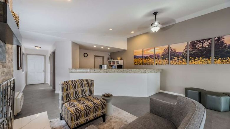 <b>Best Western Sunrise Inn Lobby</b>. Images powered by <a href="https://iceportal.shijigroup.com/" title="IcePortal" target="_blank">IcePortal</a>.