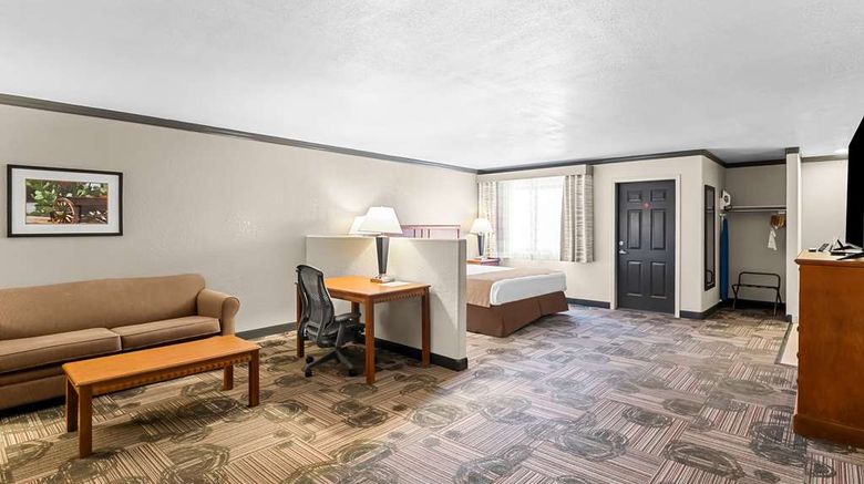 <b>Best Western Apache Junction Inn Room</b>. Images powered by <a href="https://iceportal.shijigroup.com/" title="IcePortal" target="_blank">IcePortal</a>.