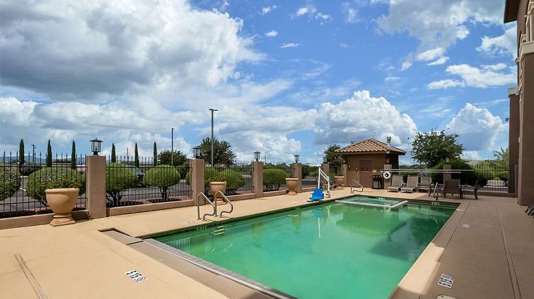 <b>Best Western Douglas Inn & Suites Pool</b>. Images powered by <a href="https://iceportal.shijigroup.com/" title="IcePortal" target="_blank">IcePortal</a>.