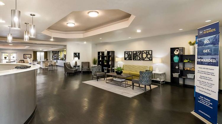 Best Western Douglas Inn & Suites Lobby