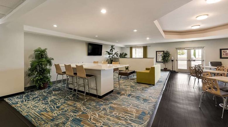 <b>Best Western Douglas Inn & Suites Lobby</b>. Images powered by <a href="https://iceportal.shijigroup.com/" title="IcePortal" target="_blank">IcePortal</a>.