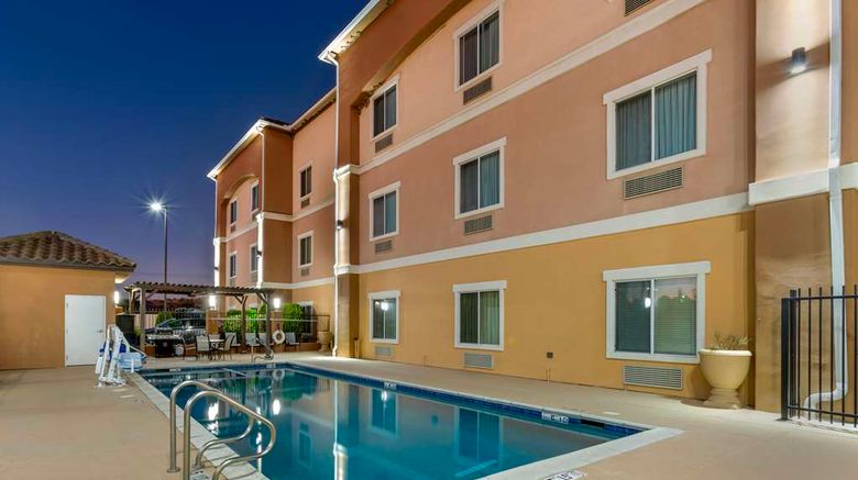 <b>Best Western Sonora Inn & Suites Pool</b>. Images powered by <a href="https://iceportal.shijigroup.com/" title="IcePortal" target="_blank">IcePortal</a>.