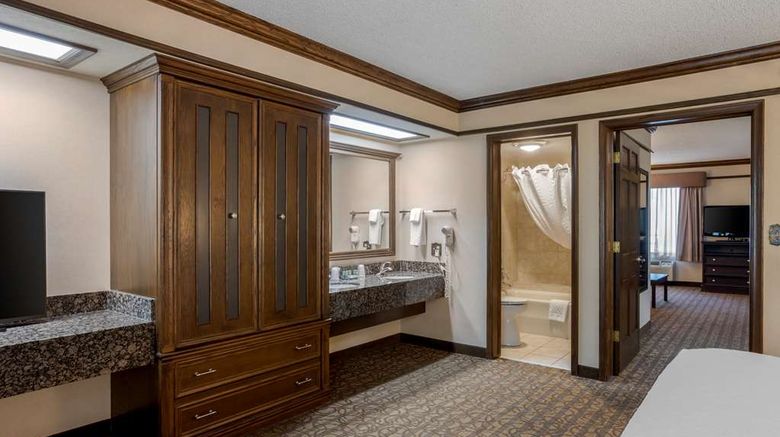 <b>Best Western Inn of the Ozarks Suite</b>. Images powered by <a href="https://iceportal.shijigroup.com/" title="IcePortal" target="_blank">IcePortal</a>.