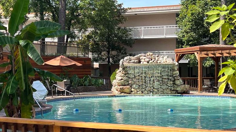 <b>Best Western Inn of the Ozarks Pool</b>. Images powered by <a href="https://iceportal.shijigroup.com/" title="IcePortal" target="_blank">IcePortal</a>.