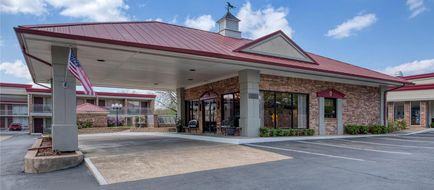 Best Western Winners Circle Exterior