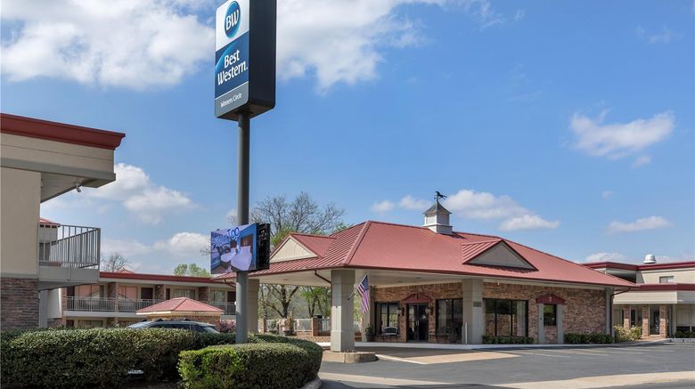 <b>Best Western Winners Circle Exterior</b>. Images powered by <a href="https://iceportal.shijigroup.com/" title="IcePortal" target="_blank">IcePortal</a>.