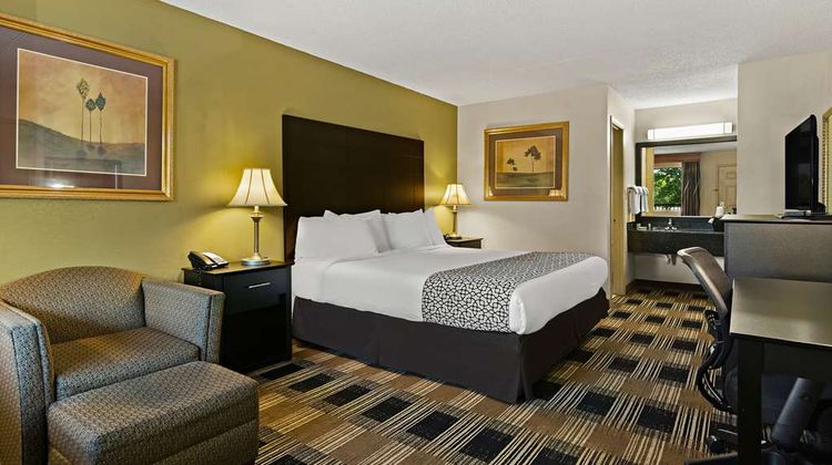 Best Western Windsor Suites Room