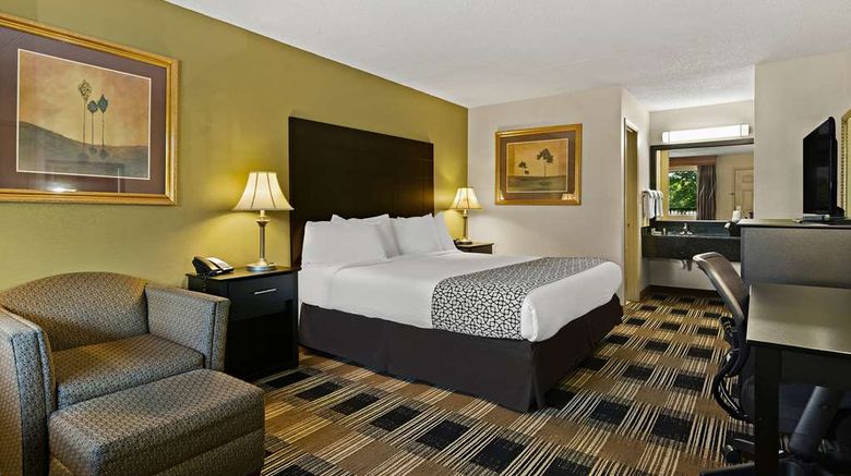 <b>Best Western Windsor Suites Room</b>. Images powered by <a href="https://iceportal.shijigroup.com/" title="IcePortal" target="_blank">IcePortal</a>.