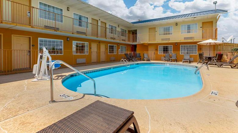 <b>Best Western Van Buren Inn Pool</b>. Images powered by <a href="https://iceportal.shijigroup.com/" title="IcePortal" target="_blank">IcePortal</a>.