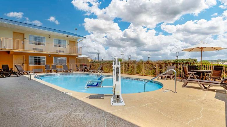<b>Best Western Van Buren Inn Pool</b>. Images powered by <a href="https://iceportal.shijigroup.com/" title="IcePortal" target="_blank">IcePortal</a>.