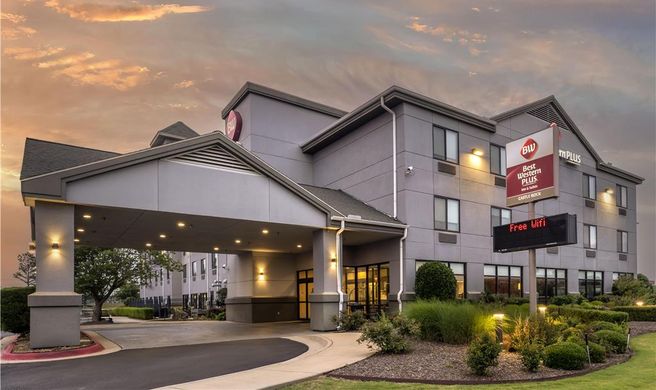 Best Western Plus Castlerock Inn & Stes Exterior