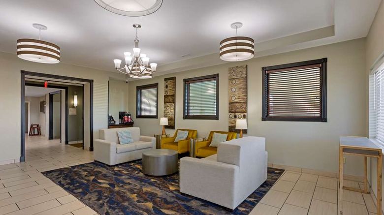 <b>Best Western Plus Searcy Inn Lobby</b>. Images powered by <a href="https://iceportal.shijigroup.com/" title="IcePortal" target="_blank">IcePortal</a>.