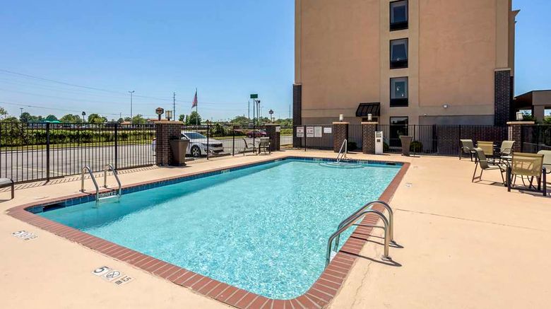 <b>Best Western Plus Jonesboro Inn & Suites Pool</b>. Images powered by <a href="https://iceportal.shijigroup.com/" title="IcePortal" target="_blank">IcePortal</a>.