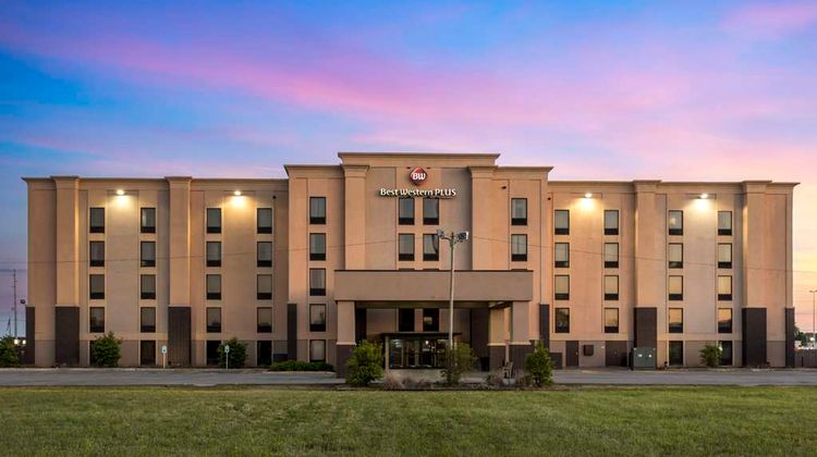 Best Western Plus Jonesboro Inn & Suites Exterior