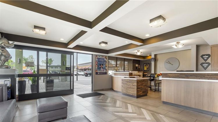 Best Western Plus Pavilions Lobby