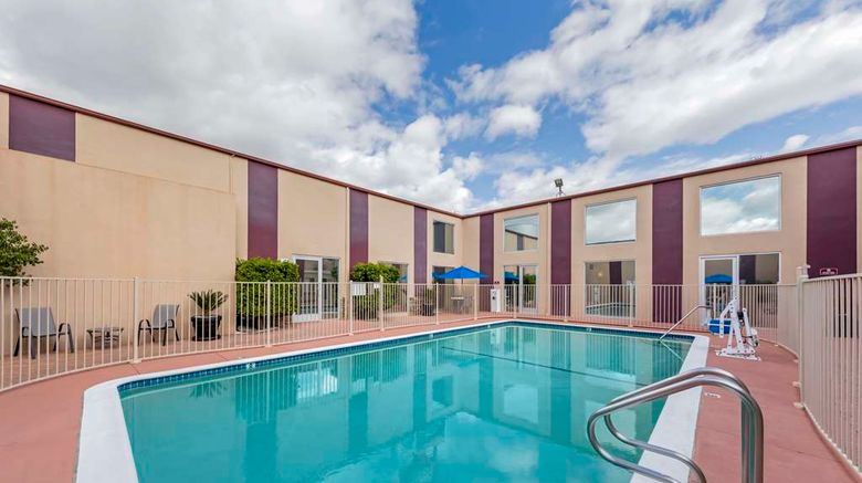 <b>Best Western Canoga Park Motor Inn Pool</b>. Images powered by <a href="https://iceportal.shijigroup.com/" title="IcePortal" target="_blank">IcePortal</a>.
