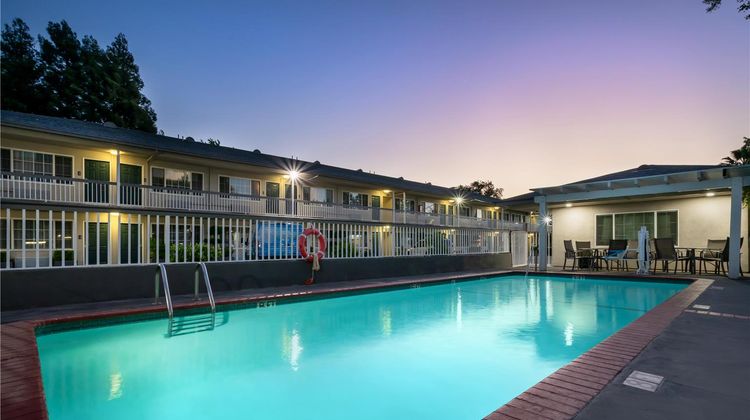 Best Western Town House Lodge Pool