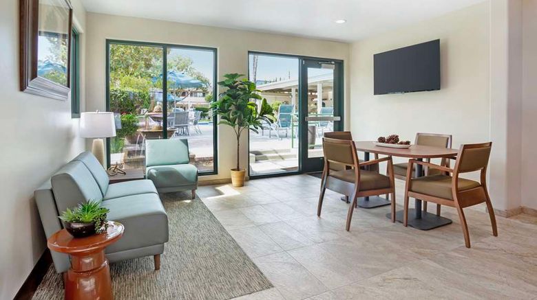 <b>Best Western Plus Black Oak Lobby</b>. Images powered by <a href="https://iceportal.shijigroup.com/" title="IcePortal" target="_blank">IcePortal</a>.