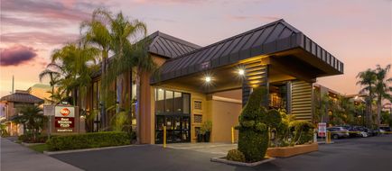 Best Western Plus Stovall's Inn Exterior