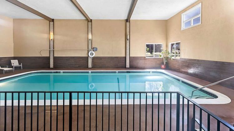 Best Western Vista Manor Lodge Pool
