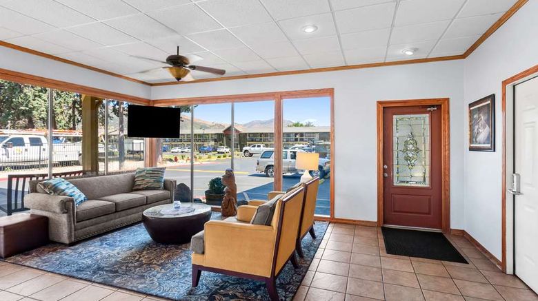 <b>Best Western Miner's Inn Lobby</b>. Images powered by <a href="https://iceportal.shijigroup.com/" title="IcePortal" target="_blank">IcePortal</a>.