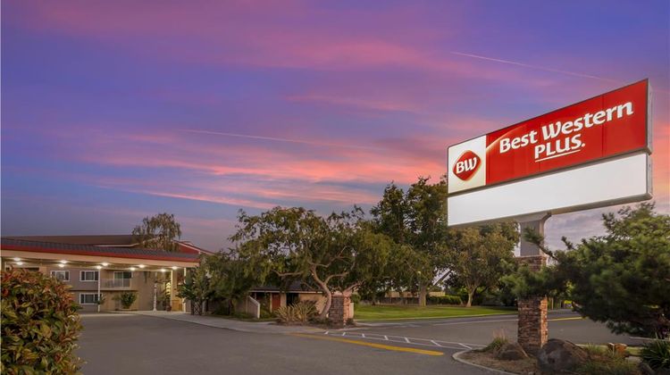 Best Western Plus Garden Court Inn Exterior
