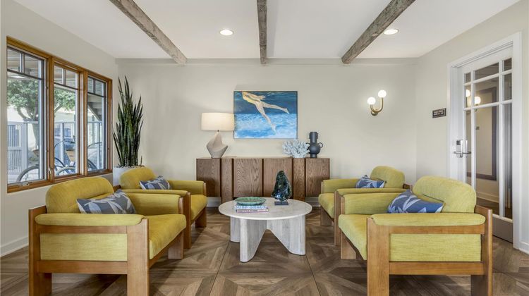 Best Western Plus Beach View Lodge Lobby