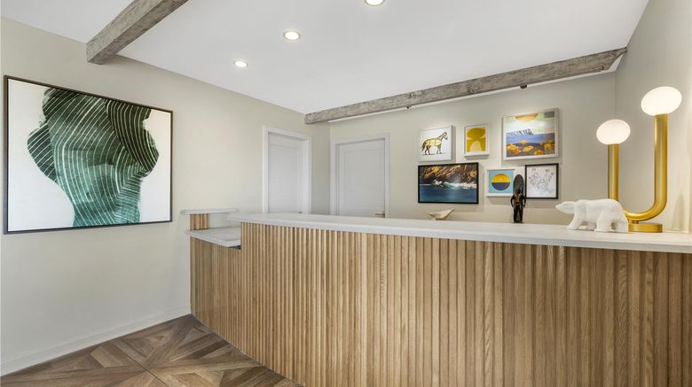<b>Best Western Plus Beach View Lodge Lobby</b>. Images powered by <a href="https://iceportal.shijigroup.com/" title="IcePortal" target="_blank">IcePortal</a>.